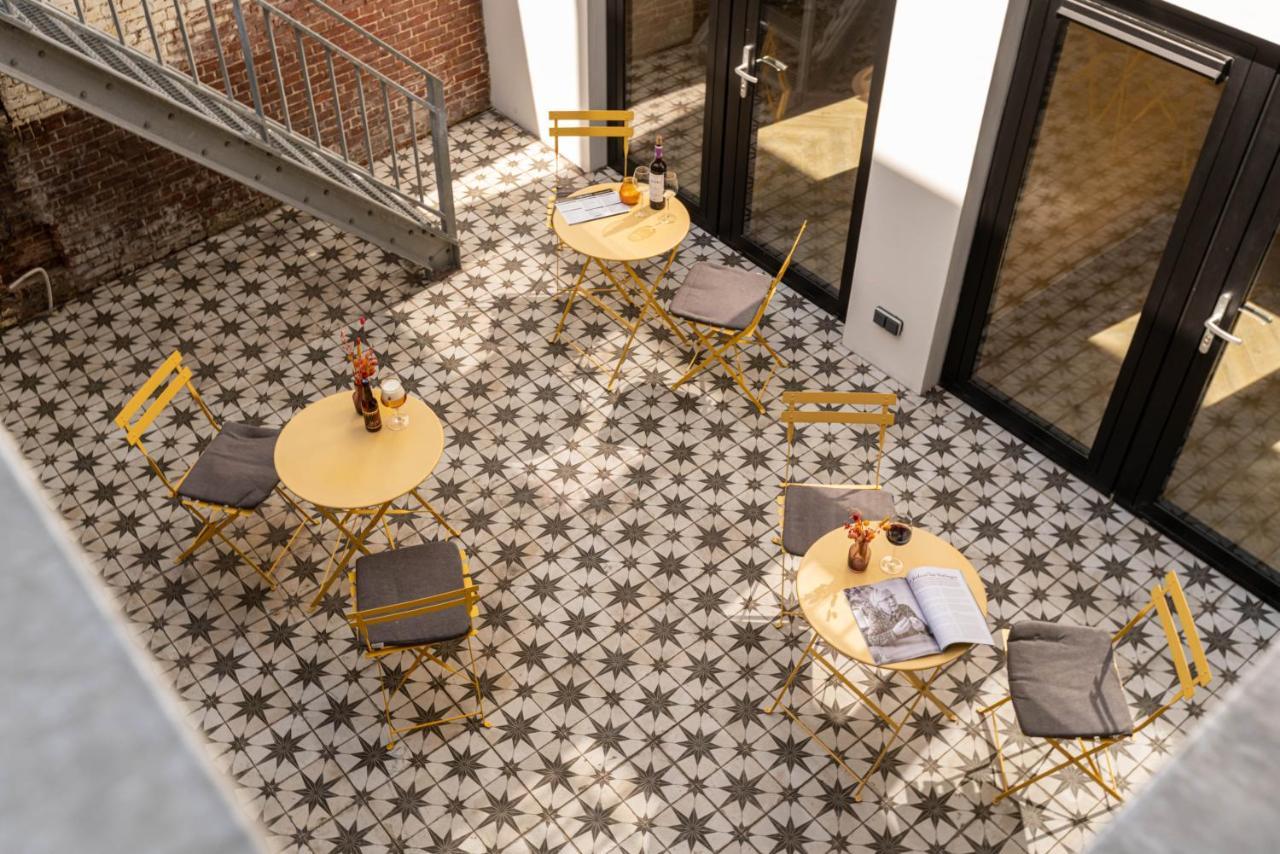 Hotel Café Restaurant 't Raedhûs Dokkum Extérieur photo