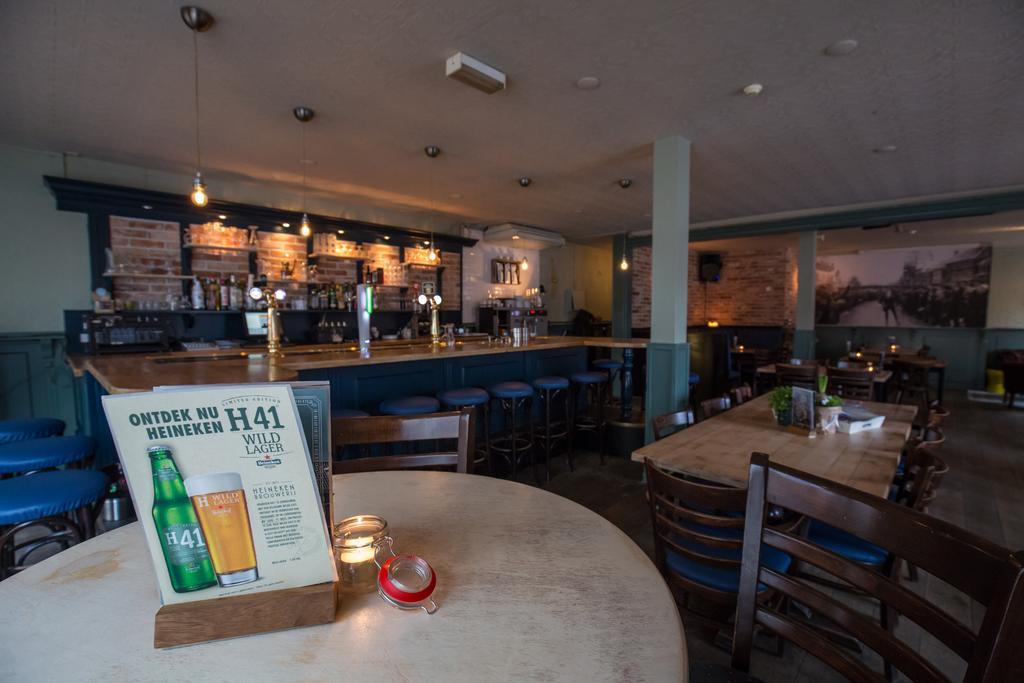 Hotel Café Restaurant 't Raedhûs Dokkum Extérieur photo