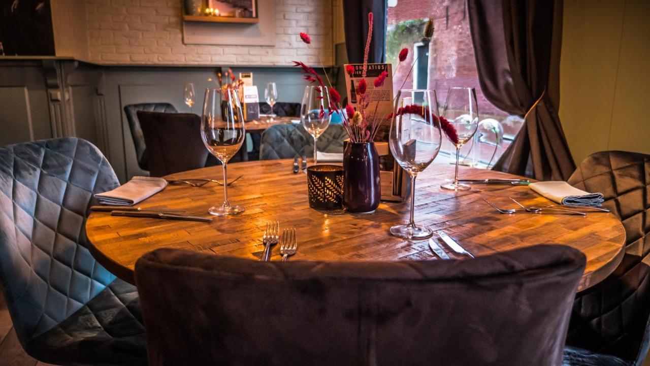 Hotel Café Restaurant 't Raedhûs Dokkum Extérieur photo