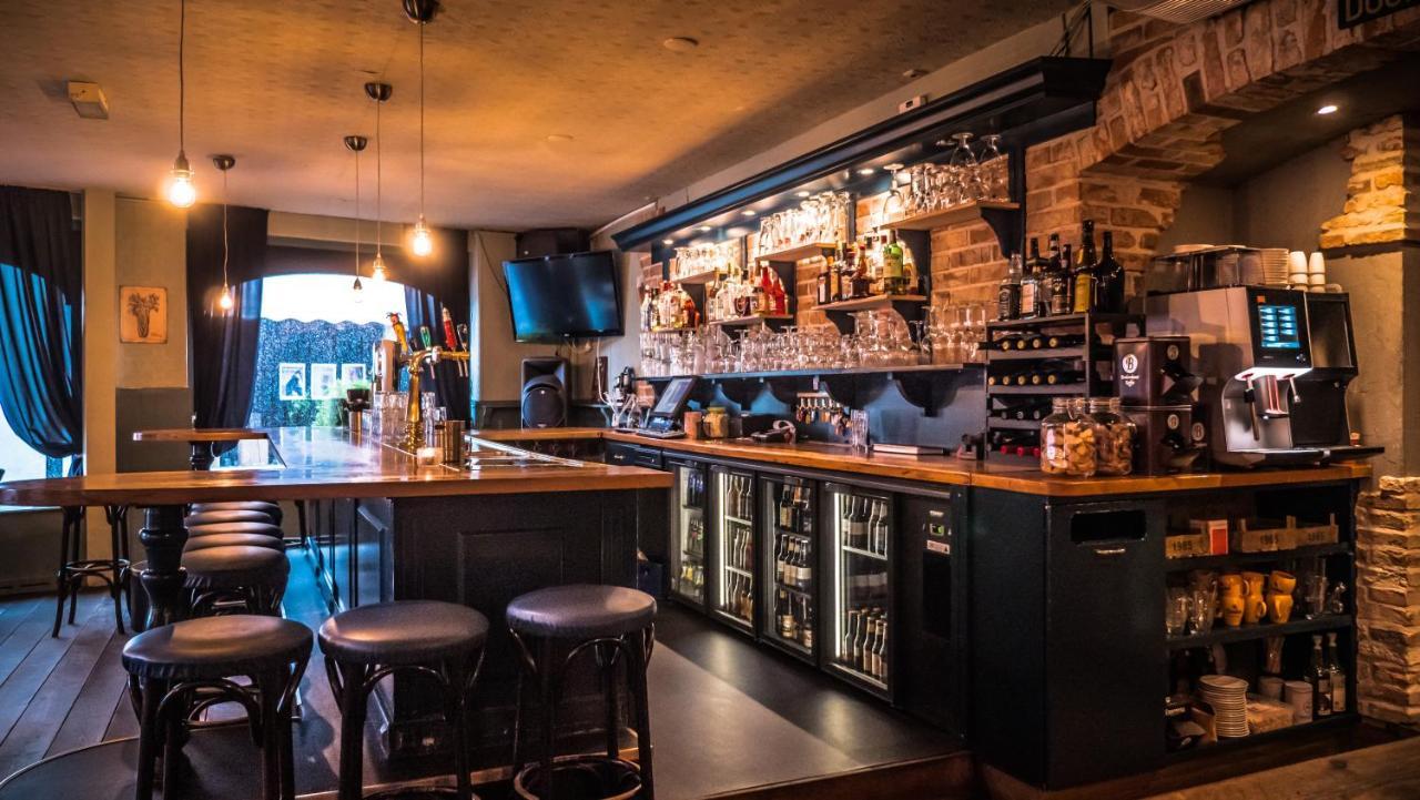 Hotel Café Restaurant 't Raedhûs Dokkum Extérieur photo