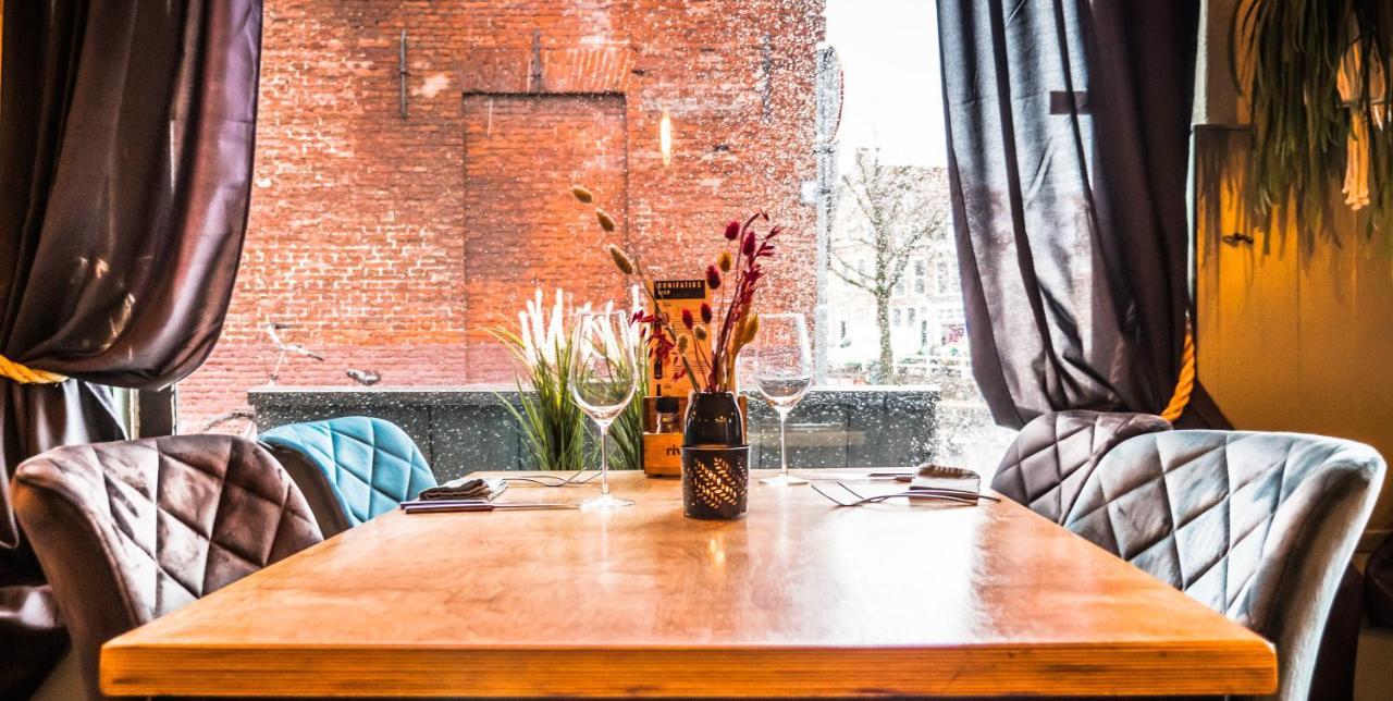 Hotel Café Restaurant 't Raedhûs Dokkum Extérieur photo