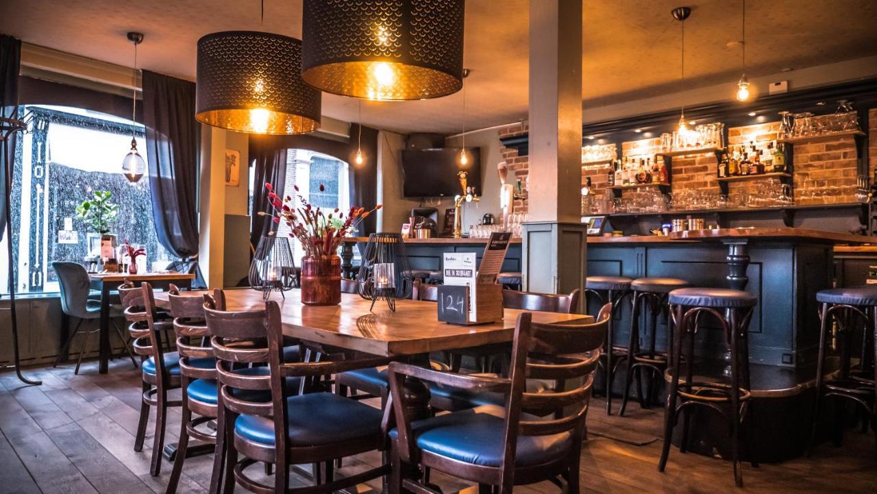 Hotel Café Restaurant 't Raedhûs Dokkum Extérieur photo