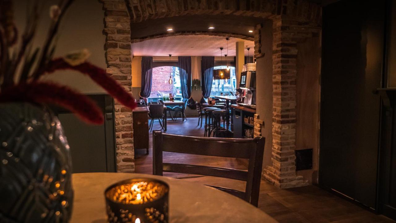 Hotel Café Restaurant 't Raedhûs Dokkum Extérieur photo